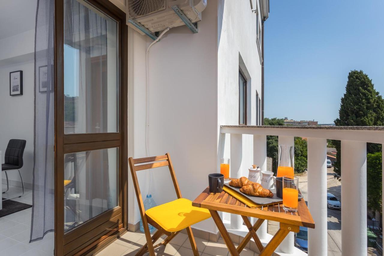 PUY Laveruda Apartment With Balcony And Free Parking מראה חיצוני תמונה