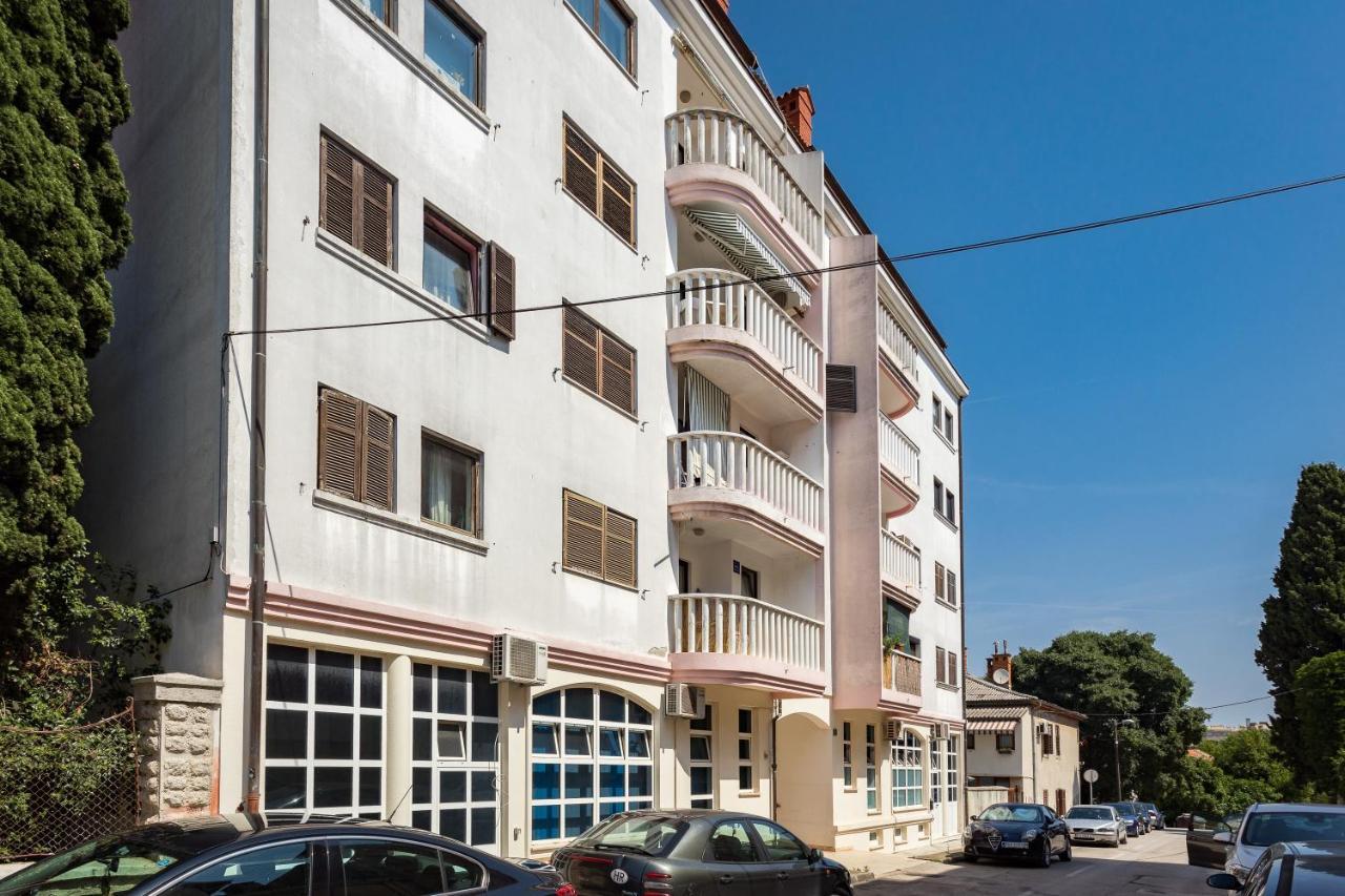 PUY Laveruda Apartment With Balcony And Free Parking מראה חיצוני תמונה
